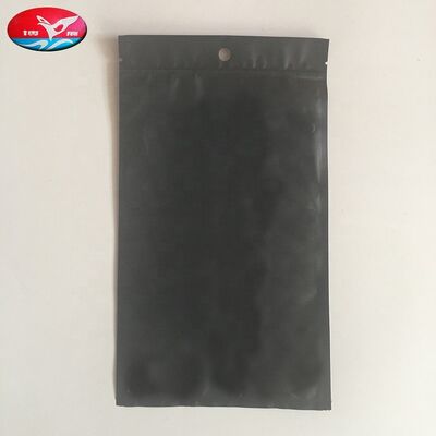 Yumuşak ve kompakt puro torbaları, seyahat sırasında puro tazeliğini korumak için tasarlanmış içindeki nem tabakası ile özel olarak tasarlanmıştır.
